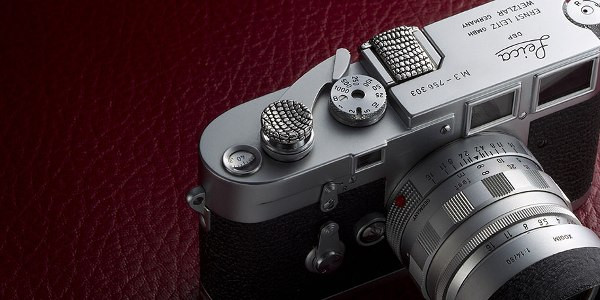 Hiện tại, Tsujimura mới chỉ chế tạo các sản phẩm dành riêng cho dòng máy cao cấp Leica và DSLR của Nikon mà thôi. Các nút bọc này đều được làm từ bạc loại 925 (đây là một hợp kim của bạc, chứa 92.5% trọng lượng là bạc và 7.5% trọng lượng là kim loại khác – thường là đồng.). Loại hợp kim này toát lên vẻ cao cấp, hào nhoáng của bạc, nhưng cũng đảm bảo đủ độ cứng để bảo vệ các phím bấm. Bạc nguyên chất (99,9%) tuy cho độ thuần khiết cao, nhưng khá mềm vì vậy khó cho việc chế tác và tạo hình hơn. Hiện tại, Tsujimura mới chỉ chế tạo các sản phẩm dành riêng cho dòng máy cao cấp Leica và DSLR của Nikon mà thôi. Các nút bọc này đều được làm từ bạc loại 925 (đây là một hợp kim của bạc, chứa 92.5% trọng lượng là bạc và 7.5% trọng lượng là kim loại khác – thường là đồng.). Loại hợp kim này toát lên vẻ cao cấp, hào nhoáng của bạc, nhưng cũng đảm bảo đủ độ cứng để bảo vệ các phím bấm. Bạc nguyên chất (99,9%) tuy cho độ thuần khiết cao, nhưng khá mềm vì vậy khó cho việc chế tác và tạo hình hơn.