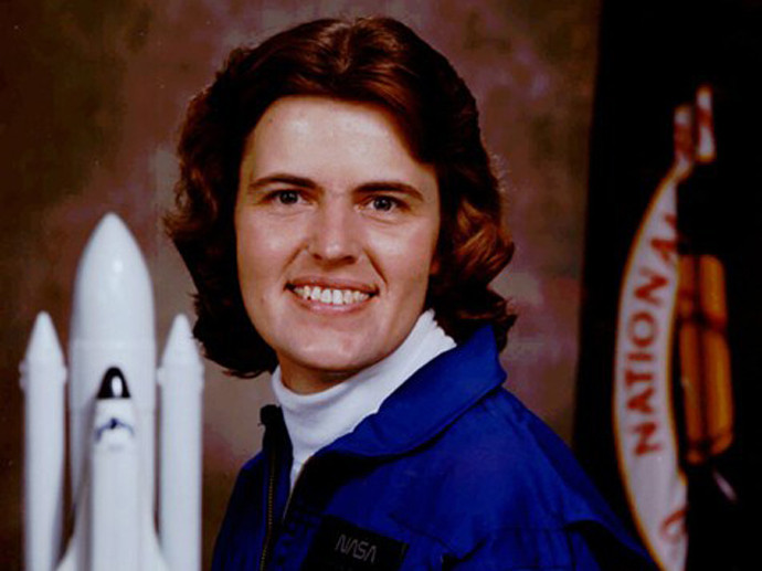 Ngày 26/09/1996: Kỷ lục sống trong không gian của một phụ nữ được trao cho Shannon Lucid (người Mỹ) khi bà đã làm việc trên trạm Mir trong vòng 188 ngày.