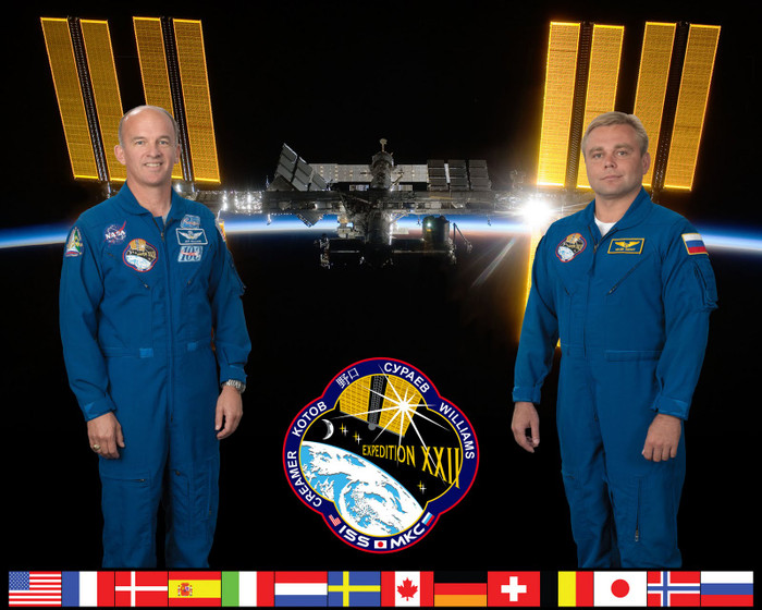 Ngày 02/11/200: Các phi hành gia Mỹ và Nga bắt đầu sống và làm việc trên trạm ISS.