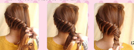 Khi tết đến phần gáy thì khéo léo vặn tóc xoắn lại cùng với phần tóc phía bên phải. Khi tết đến phần gáy thì khéo léo vặn tóc xoắn lại cùng với phần tóc phía bên phải.