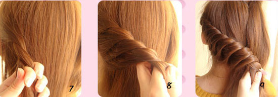 Lấy một ít tóc phía bên trái, bắt đầu tết viền quanh đầu. Lấy một ít tóc phía bên trái, bắt đầu tết viền quanh đầu.