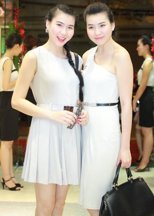 Cặp người mẫu Huyền Thư - Thư Huyền Cặp người mẫu Huyền Thư - Thư Huyền
