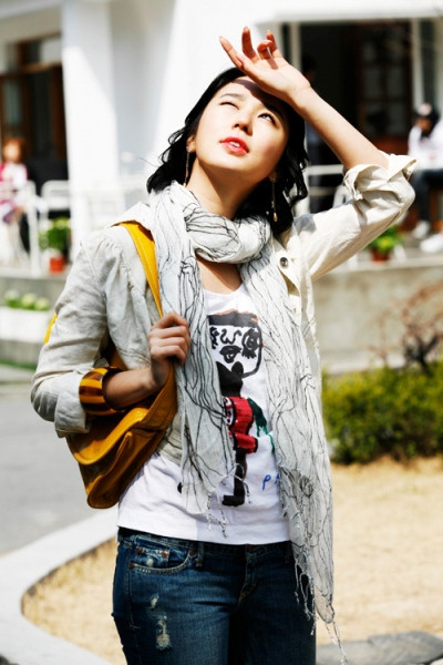 Mặt trời: Kẻ thù thường xuyên bị quên lãng. Nếu bạn nghĩ rằng đôi mắt của mình có thể được bảo vệ qua đôi kính râm thông thường nhưng chúng ta thường quên rằng, võng mạc của mắt cũng rất nhạy cảm với tia cực tím và đặc biệt là tia UVA. Mặt trời: Kẻ thù thường xuyên bị quên lãng. Nếu bạn nghĩ rằng đôi mắt của mình có thể được bảo vệ qua đôi kính râm thông thường nhưng chúng ta thường quên rằng, võng mạc của mắt cũng rất nhạy cảm với tia cực tím và đặc biệt là tia UVA.