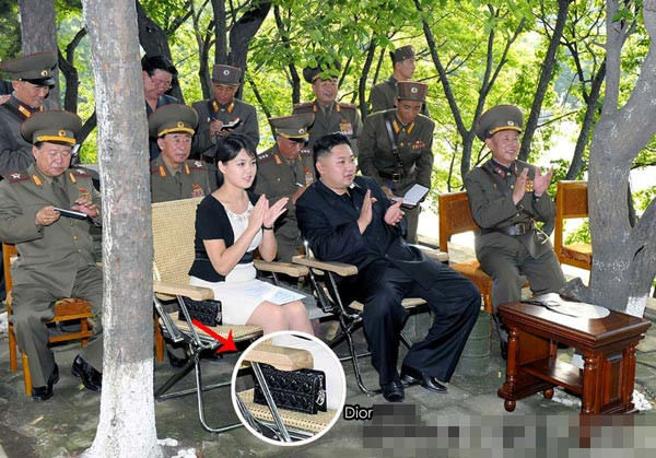 Túi xách Dior của Ri Sol Ju - Phu nhân tổng thống Triều Tiên Kim Jong-un.