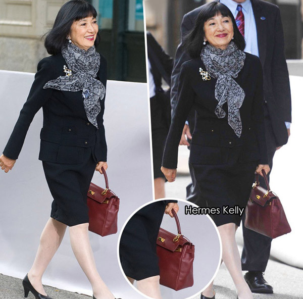 Cựu đệ nhất phu nhân Nhật Bản - bà Miyuki Hatoyama với chiếc túi sang trọng của thương hiệu Hermes giá lên đến gần 200 triệu đồng.