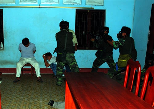 Tiến vào giải thoát con tin