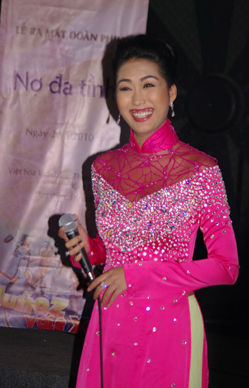Phi Thanh Vân khiến người đối diện "phát hoảng" với nụ cười này. Phi Thanh Vân khiến người đối diện "phát hoảng" với nụ cười này.