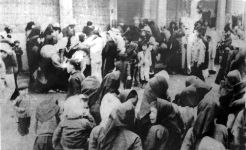 Phiên tòa xét xử bọn phản động cưỡng ép đồng bào miền Bắc di cư và miền Nam, năm 1954. Phiên tòa xét xử bọn phản động cưỡng ép đồng bào miền Bắc di cư và miền Nam, năm 1954.