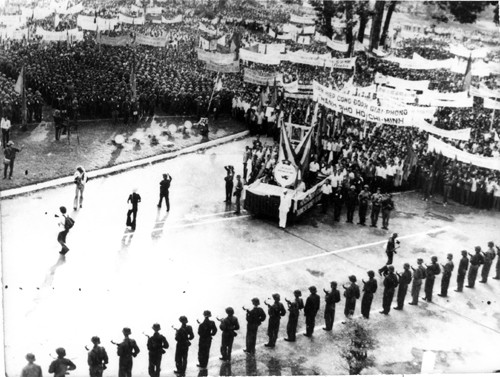 Lực lượng công an tham gia bảo vệ mít tinh chào mừng ngày giải phóng miền Nam 30/4/1975. Lực lượng công an tham gia bảo vệ mít tinh chào mừng ngày giải phóng miền Nam 30/4/1975.