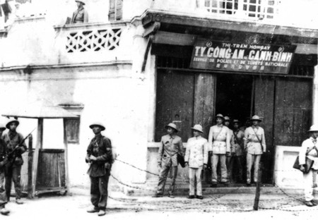 Lực lượng công an tham gia tiếp quản Thị xã Hòn Gai – Quảng Ninh, năm 1954. Lực lượng công an tham gia tiếp quản Thị xã Hòn Gai – Quảng Ninh, năm 1954.