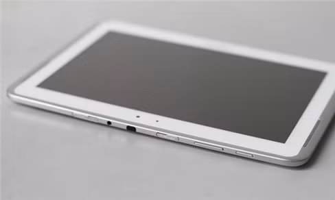 Một điểm độc đáo nữa trên Galaxy Note 10.1 khả năng hỗ trợ đa nhiệm và màn hình chia tách thành hai vùng xử lý riêng biệt, tức có thể dùng song song hai ứng dụng ở hai cửa sổ độc lập.