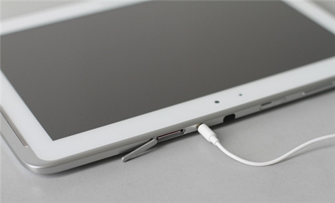 Phiên bản 16 GB và chỉ hỗ trợ Wi-Fi có giá 499 USD, bằng với iPad cấu hình thấp nhất. Tại Việt Nam, một vài hệ thống phân phối lớn đã cho đặt hàng với giá dự kiến dưới 15 triệu đồng. Phiên bản 16 GB và chỉ hỗ trợ Wi-Fi có giá 499 USD, bằng với iPad cấu hình thấp nhất. Tại Việt Nam, một vài hệ thống phân phối lớn đã cho đặt hàng với giá dự kiến dưới 15 triệu đồng.