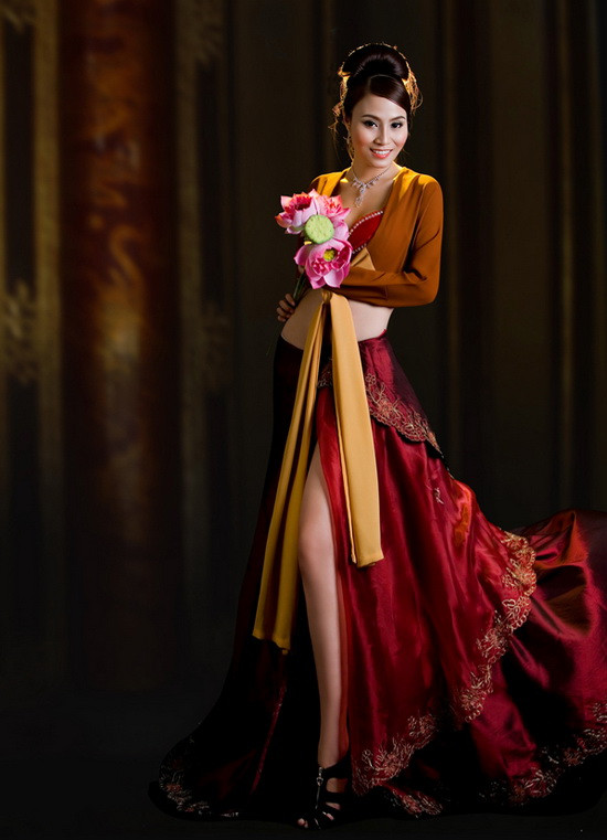 Giang Thanh “nổi loạn” với trang phục truyền thống. Giang Thanh “nổi loạn” với trang phục truyền thống.