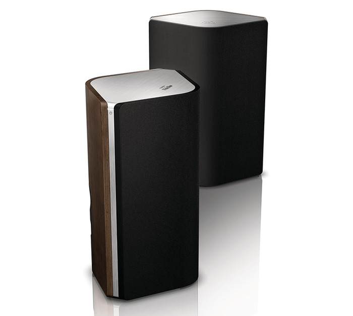 Loa không dây của châu Âu: Philips Fidelio A9 (AW9000) Hệ thống loa này có tích hợp Wifi, nhờ vậy, nó có thể chơi nội dung đang chứa trên máy tính, dịch vụ đám mây hay trong NAS của gia đình. Hãng sản xuất có cung cấp một app dành cho Fidelio A9 để người dùng có thể điều khiển các tính năng của loa. Hệ thống có hai phần, một bộ phận là loa, bộ phận còn lại được tích hợp thêm amply, phần cứng mạng. Chất lượng âm thanh cho ra tốt, âm tách biệt, rõ ràng ở nhiều tần số khác nhau. Loa không dây của châu Âu: Philips Fidelio A9 (AW9000) Hệ thống loa này có tích hợp Wifi, nhờ vậy, nó có thể chơi nội dung đang chứa trên máy tính, dịch vụ đám mây hay trong NAS của gia đình. Hãng sản xuất có cung cấp một app dành cho Fidelio A9 để người dùng có thể điều khiển các tính năng của loa. Hệ thống có hai phần, một bộ phận là loa, bộ phận còn lại được tích hợp thêm amply, phần cứng mạng. Chất lượng âm thanh cho ra tốt, âm tách biệt, rõ ràng ở nhiều tần số khác nhau.