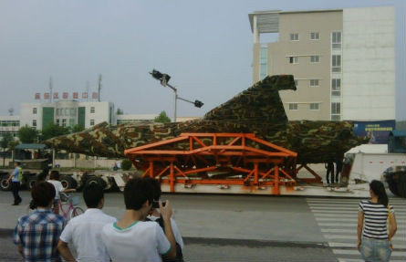 Chiếc máy bay bí ẩn được cho là F-60 (J-21) đang trên đường đến Thẩm Dương