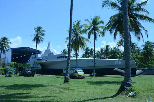 Rõ ràng, thiết kế góc cạnh và vật liệu tiên tiến, tàu KRI Klewang 625 sẽ có khả năng tàng hình tốt Rõ ràng, thiết kế góc cạnh và vật liệu tiên tiến, tàu KRI Klewang 625 sẽ có khả năng tàng hình tốt