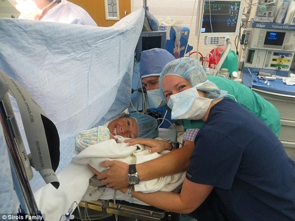 Tuy nhiên, một trở ngại lớn đó là việc cô Linda đã gần 50 tuổi, nếu mang thai sẽ dễ xảy ra biến chứng. Do đó trung tâm khoa học Reprodcutive ở Lexington, Massachusetts buộc cô phải tuân thủ những điều kiện nghiêm ngặt mới có thể sinh con hộ Angel.