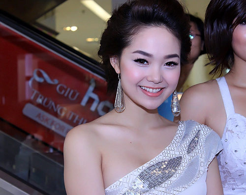 Minh Hằng cũng vậy. Minh Hằng cũng vậy.
