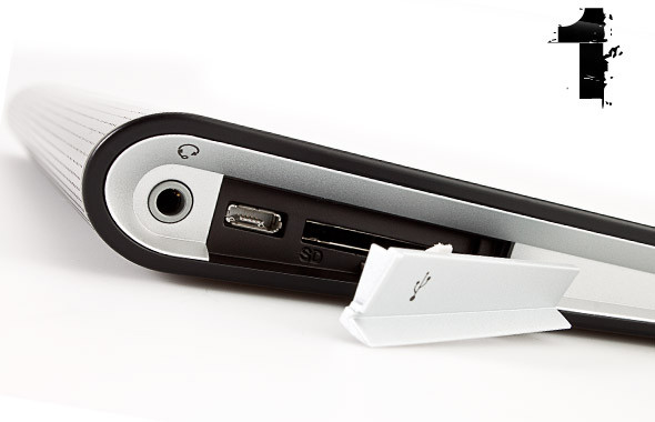 Nắp bảo vệ cho cổng kết nối: Với đại bộ phận người dùng thường làm việc ở những môi trường rất sạch sẽ như trường học, bệnh viện, văn phòng hay thậm chí là tại nhà thì thiết kế nắp đậy bảo vệ cho các cổng kết nối đã trở nên thừa thãi trừ khi đó là nắp đậy chân cắm thẻ SIM hay những chân cắm kết nối quan trọng khác.