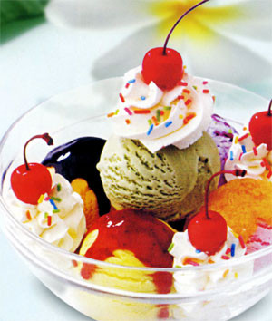 Kem cũng là môi trường lý tưởng cho các loại vi khuẩn như salmonella và staphylococcus, đặc biệt nguy hiểm khi bạn làm kem tại nhà và sử dụng trứng sống nhưng lại không biết cách chế biến cho đúng.