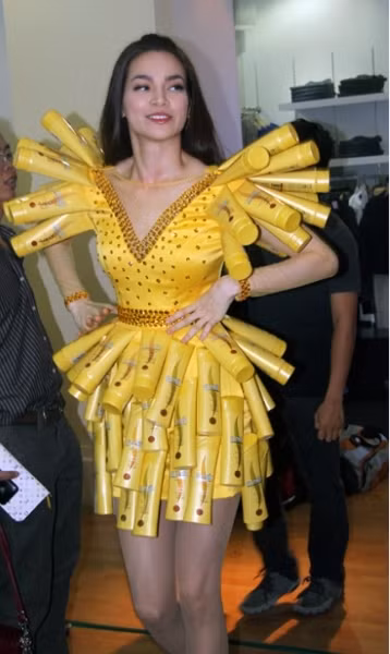 Và cả những chai dầu gội đầu.