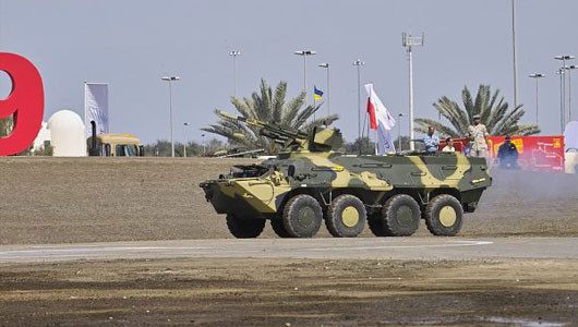 Xe được bố trí khoang lái phía trước, tiếp đó là khoang chở quân và không động cơ nằm ở đuôi xe. Xe được bố trí khoang lái phía trước, tiếp đó là khoang chở quân và không động cơ nằm ở đuôi xe.