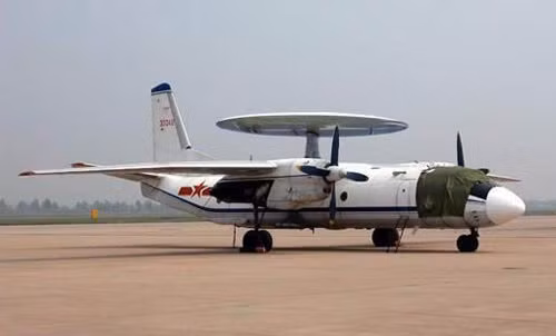 Máy bay cảnh báo sớm Y-7
