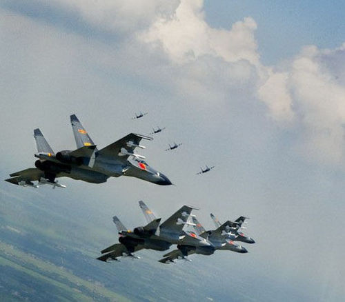 Biên đội máy bay chiến đấu Su-27 của Không quân Trung Quốc. Biên đội máy bay chiến đấu Su-27 của Không quân Trung Quốc.