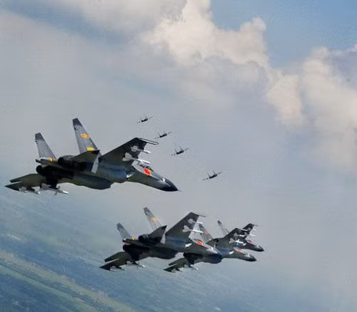 Biên đội máy bay chiến đấu Su-27 của Không quân Trung Quốc.