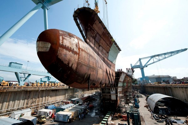 Phần lườn tàu của tàu sân bay USS Gerald R. Ford đã được lắp ráp. Phần lườn tàu của tàu sân bay USS Gerald R. Ford đã được lắp ráp.