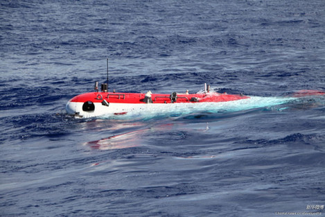 Tàu lặn Giao Long lặn thử xuống đáy biển. Tàu lặn Giao Long lặn thử xuống đáy biển.