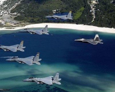 Cùng với việc đầu tư cho máy bay chiến đấu thế hệ mới, uy lực của "tác chiến hợp nhất trên không-trên biển" sẽ còn tiếp tục được tăng cường. Cùng với việc đầu tư cho máy bay chiến đấu thế hệ mới, uy lực của "tác chiến hợp nhất trên không-trên biển" sẽ còn tiếp tục được tăng cường.