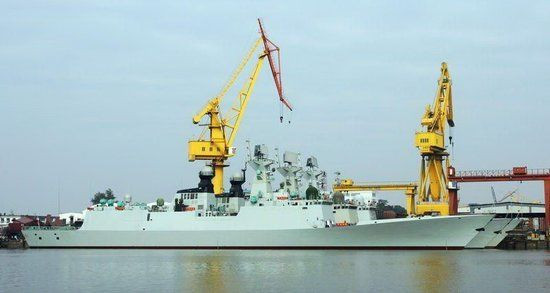 Tàu hộ tống 054A ở nhà máy đóng tàu Hoàng Phố, Quảng Châu, Trung Quốc.