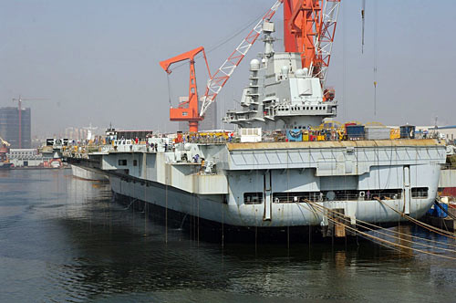 Trung Quốc đang cho tàu sân bay Varyag liên tiếp chạy thử. Trung Quốc đang cho tàu sân bay Varyag liên tiếp chạy thử.