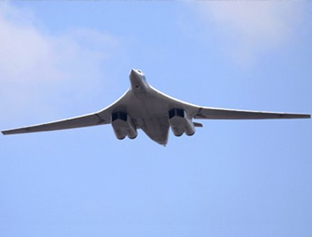 Máy bay ném bom chiến lược siêu âm Tu-160 của Nga.