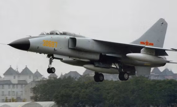 Máy bay chiến đấu JH-7A của Không quân Trung Quốc.