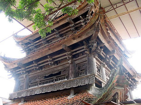 Trải qua gần 400 năm tu bổ, tôn tạo, chùa Keo vẫn giữ nguyên bản sắc kiến trúc độc đáo của mình. Gác chuông với bộ mái kết cấu gần 100 đàn đầu voi là viên ngọc quý trong gia tài kiến trúc Việt Nam. Bộ cánh cửa chạm rồng là bộ cửa độc đáo của cả nước. Chùa còn bảo lưu được hàng trăm tượng Pháp và đồ tế thời Lê. Có thể nói Chùa Keo là một bảo tàng nghệ thuật đầu thế kỷ 17, với nhiều kiệt tác đặc sắc (Ảnh: Internet). Trải qua gần 400 năm tu bổ, tôn tạo, chùa Keo vẫn giữ nguyên bản sắc kiến trúc độc đáo của mình. Gác chuông với bộ mái kết cấu gần 100 đàn đầu voi là viên ngọc quý trong gia tài kiến trúc Việt Nam. Bộ cánh cửa chạm rồng là bộ cửa độc đáo của cả nước. Chùa còn bảo lưu được hàng trăm tượng Pháp và đồ tế thời Lê. Có thể nói Chùa Keo là một bảo tàng nghệ thuật đầu thế kỷ 17, với nhiều kiệt tác đặc sắc (Ảnh: Internet).