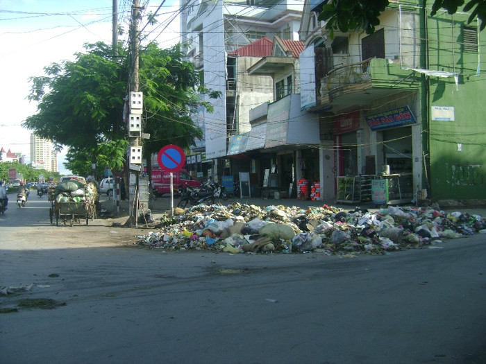 Leo lên cả vỉa hè Leo lên cả vỉa hè