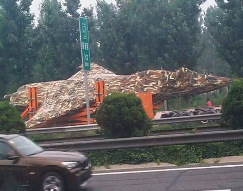 Hình ảnh "máy bay bánh tét" Trung Quốc gây nhiều phỏng đoán cho dư luận