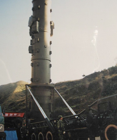 Trận địa cứ điểm tên lửa đạn đạo tầm trung DF-21, lực lượng Pháo binh 2, Quân đội Trung Quốc. Trận địa cứ điểm tên lửa đạn đạo tầm trung DF-21, lực lượng Pháo binh 2, Quân đội Trung Quốc.