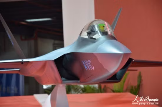 Mô hình máy bay chiến đấu J-31 tại Triển lãm Hàng không Chu Hải, Trung Quốc 2012