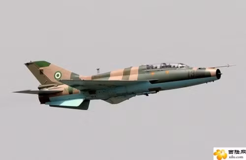 Máy bay chiến đấu J-7 tuy đã lạc hậu, nhưng đối với các nước thế giới thứ ba, nó có giá rẻ, nên vẫn sử dụng nhiều.