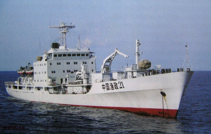 Tàu Ngư chính 21, có lượng giãn nước là 10.975 tấn (có số liệu là: 8.500 tấn), tốc độ 22 hải lý/giờ, hoạt động trên biển Đông, vốn là tàu tiếp tế Kính Bạc Hồ, số hiệu 884 của Hải quân Trung Quốc. Tàu Ngư chính 21, có lượng giãn nước là 10.975 tấn (có số liệu là: 8.500 tấn), tốc độ 22 hải lý/giờ, hoạt động trên biển Đông, vốn là tàu tiếp tế Kính Bạc Hồ, số hiệu 884 của Hải quân Trung Quốc.