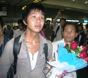 Những giọt nước mắt sung sướng của các thuyền viên khi về đến quê hương