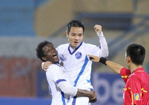 Đinh Thanh Trung chính thức đầu quân cho QNK Quảng Nam với bản HĐ 3 năm Đinh Thanh Trung chính thức đầu quân cho QNK Quảng Nam với bản HĐ 3 năm