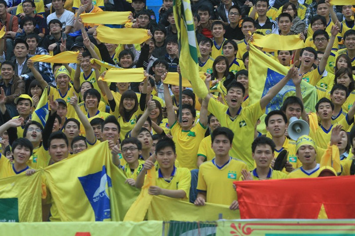 CĐV SLNA luôn cổ vũ hết mình cho đội bóng, một hình ảnh đẹp của V-League