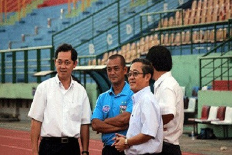 Ông Hồ Hồng Thạch (trái) sẽ thôi giữ chức Chủ tịch B. Bình Dương Ông Hồ Hồng Thạch (trái) sẽ thôi giữ chức Chủ tịch B. Bình Dương