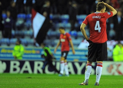 Phil Jones là cầu thủ chơi tồi nhất bên phía M.U