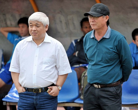 Các ông bầu VPF, trong đó có bầu Kiên bị các CLB yêu cầu giảm ra sân ở lượt về. Ảnh: Quang Minh Các ông bầu VPF, trong đó có bầu Kiên bị các CLB yêu cầu giảm ra sân ở lượt về. Ảnh: Quang Minh