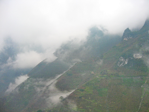 Mã Pì Lèng trong sương.